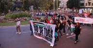 "La flotilla no se toca": unas 400 personas se concentran tras la intercepción de la flotilla y obligan a cortar la plaza de España