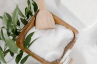 Conoce el remedio con hojas de laurel y bicarbonato para acabar con los malos olores en el hogar