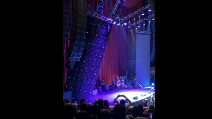 Se cae pantalla gigante durante el concierto sinfónico de El Tri en el Auditorio Nacional (Video)