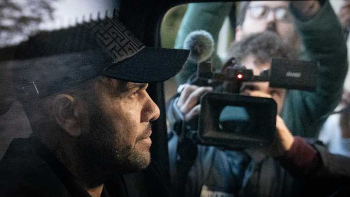 Dani Alves, de nuevo en los tribunales: "Vació mi cuenta mientras estaba en la cárcel..."