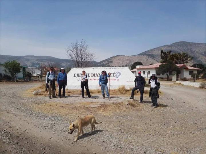 Senderistas atraviesan Coahuila en su travesía de Santiago a Santiago