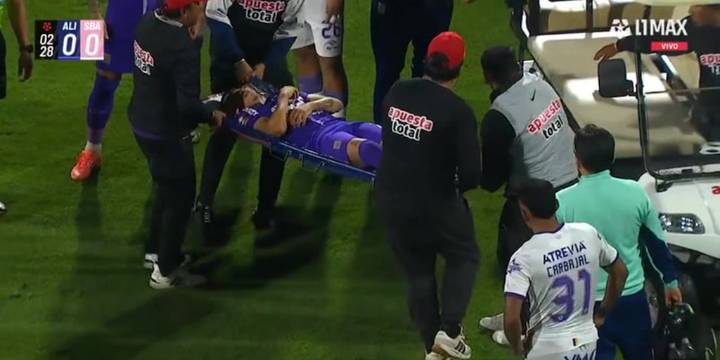 Kevin Quevedo fue llevado en ambulancia tras duro choque en Alianza Lima vs Sport Boys por Liga 1 2025
