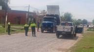Camión enganchó cables y provocó la caída de postes
