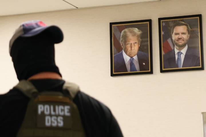 Apple pulls ICE tracking apps after pressure from the White House