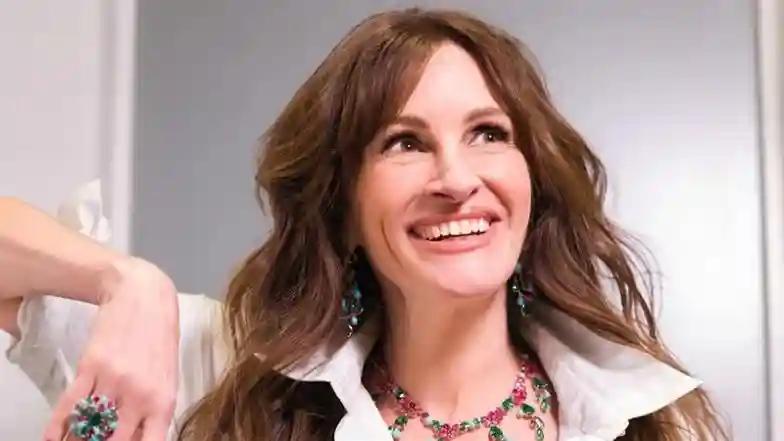 Hollywood Julia Roberts Warns Teens Are Overwhelmed by Mobile Phones, Says Brains Are ‘Incapable’ of Processing So Much Information