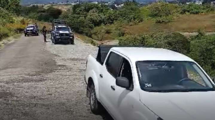 Hombre muere calcinado tras caer su camioneta en barranca en Cuernavaca