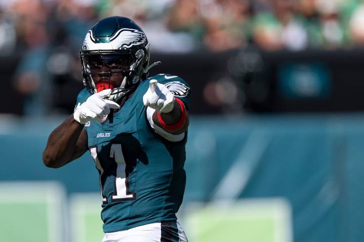 Eagles star WR is frustrated, Patriots three-time champ says team should bring him in