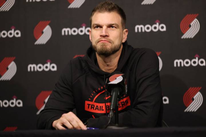 Tiago Splitter Uses 2 Words to Describe Blazers Locker Room Mood Following Chauncey Billups Arrest After Chauncey Billups’ sudden arrest, interim coach Tiago Splitter steps in to steady the Portland T