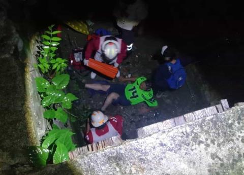 EBRIO CAYÓ A UN DESNIVEL