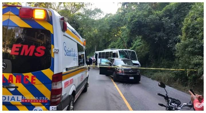 Cierran la Carretera Federal 200 por más de dos horas tras fuerte choque en El Guamúchil