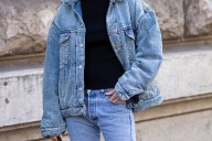 Vuelven los vaqueros de tiro bajo: así llevarás este otoño la tendencia que triunfó en los años 2000
