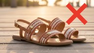 Las sandalias planas no van más: el calzado tendencia más cómodo que promete ser furor en el verano 2026