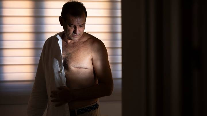 Jesús, paciente con cáncer de mama: «Mis amigos se ríen cuando les digo que mi médico es mi ginecóloga»