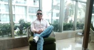 Jugó en Cristal, lo dirigió Alberto Gallardo, es compadre del ‘Chorri’, se fue a estados Unidos, ha creado su bufete de contadores y ahora ayuda ... Carlos Palacios es un contador peruano que triunfa 