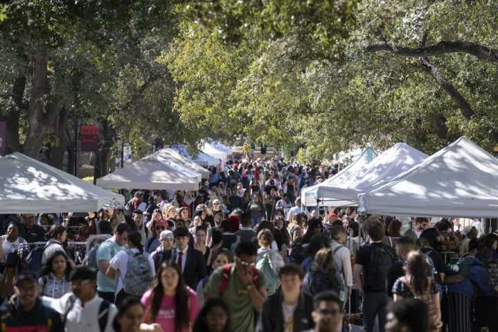 Texans can apply to public colleges, universities ...