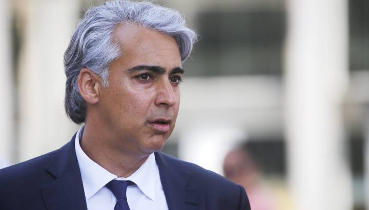 Marco Enríquez-Ominami cuestiona el manejo financiero del Gobierno y acusa que el país enfrenta un "desastre fiscal"