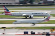 Flight Delays Mount as Shutdown Heads Into Week 2 Amid Partisan Healthcare Standoff
