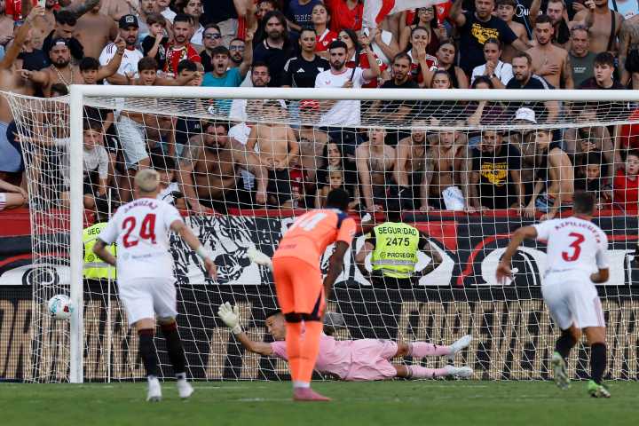 El Barça sucumbe ante el Sevilla y devuelve el liderato al Real Madrid