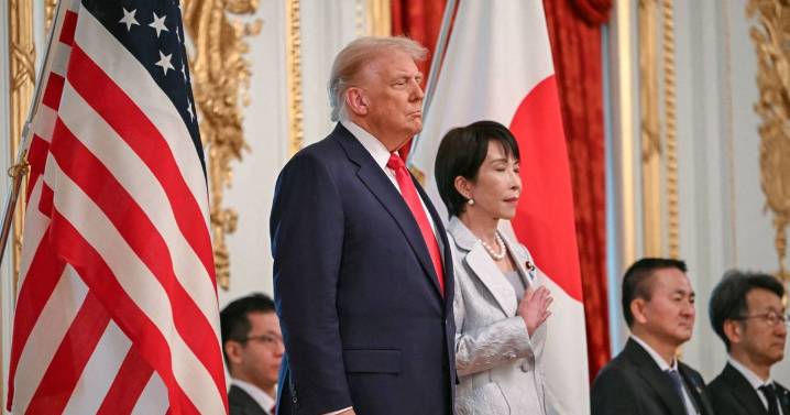 Donald Trump awkwardly guided around room in 'chaotic' meeting with Japanese PM