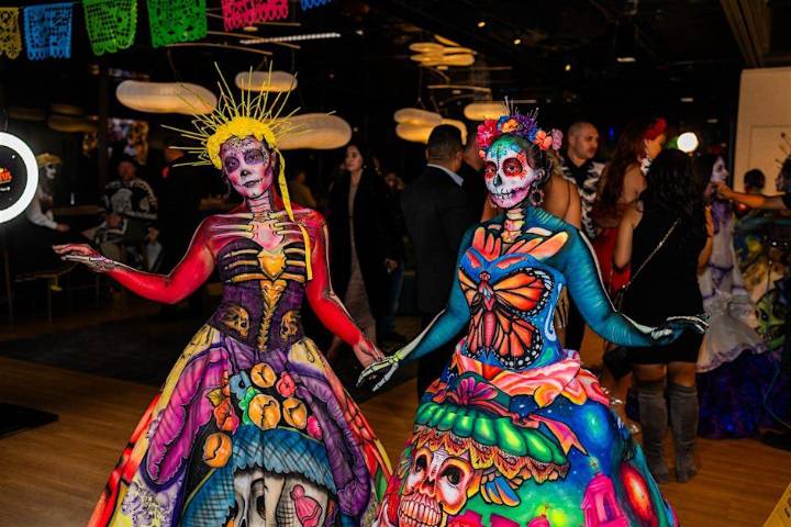 21 Ways To Celebrate Día De Los Muertos In Chicago: Ofrendas, Markets, Dancing And More
