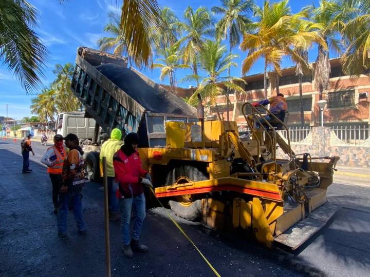 Más de mil toneladas de asfalto aplicadas en Plan de intervención vial en Tucacas
