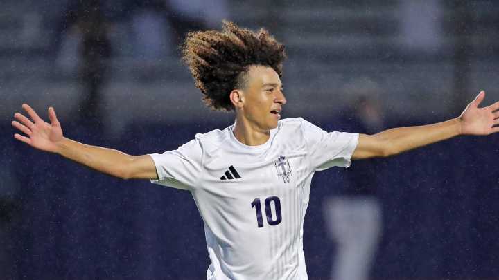 18 teams high school soccer reach district final