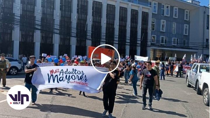 Con alta adhesión y marcha inició primer día del Paro Nacional de la Salud en Curicó