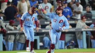 Dos HR de Schwarber mantienen con vida a los Filis