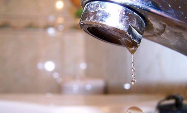 Sigue el suplicio por la falta de agua en barrios de la Región