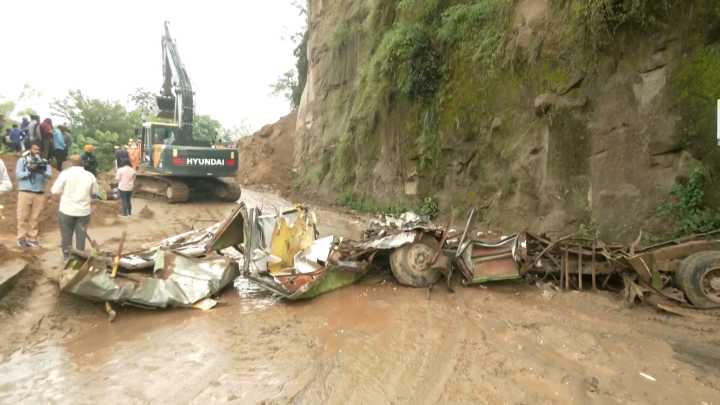 Landslide kills 15 after striking bus in northern India