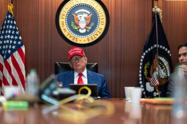 Estados Unidos repatria a sobrevivientes de ataque en el Caribe contra supuesto “narcobuque”