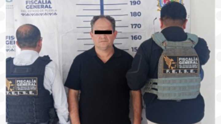 Detienen a Hombre en Aeropuerto de CDMX por Caso de Extorsión en Puebla