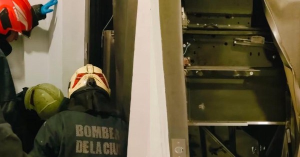 Dramático accidente en Palermo: un ascensor con diez personas cayó del 7° piso