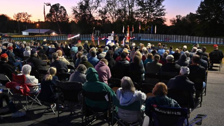 Hundreds gather in Carroll for Vietnam Traveling Memorial Wall opening night