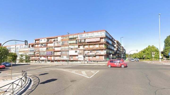 Dos jóvenes heridos tras sendas colisiones contra un coche en el Puente de la Hispanidad y Delicias de Valladolid