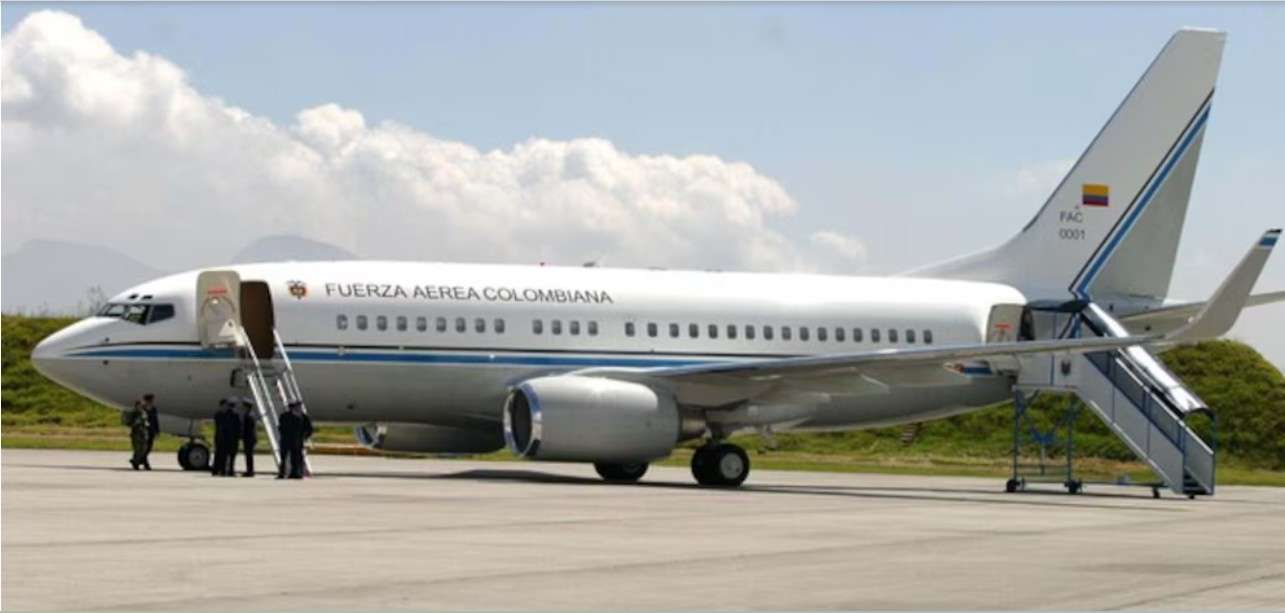 Petro denuncia persecución de EEUU tras incidente con avión presidencial