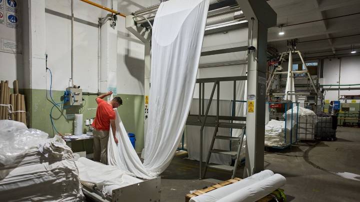 After winning Trump's $20 billion, President Milei must win votes as Argentine industry reels