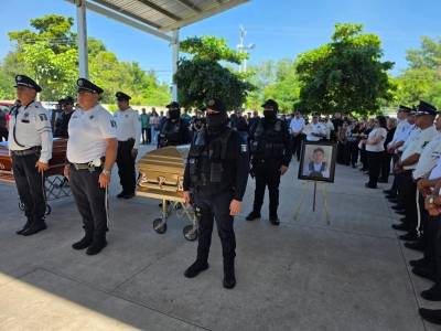 Rinden homenaje de cuerpo presente a los…