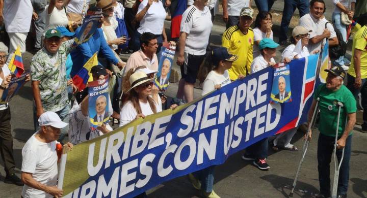 Álvaro Uribe: uribismo está brincando en una pata por absolución del expresidente