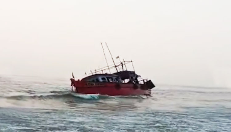 Close Shave For Eight Fishermen As Boat Overturns In Kendrapara District