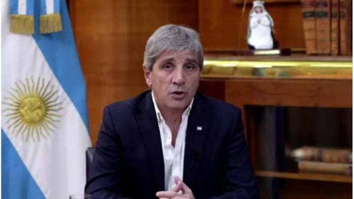 Caputo a empresarios: descartó una devaluación y prometió una reforma laboral y previsional