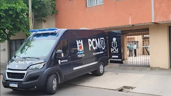 Encontraron el cuerpo de un hombre atado y amordazado en su departamento de Mendoza