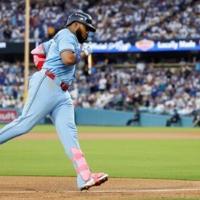 Blue Jays swat Dodgers 6-2, level World Series