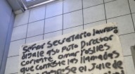 Dejan narcomanta para el director de la FESC
