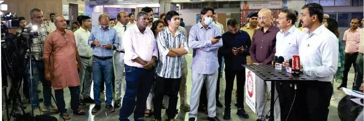 General Manager of Western Railway Visits Bandra Terminus