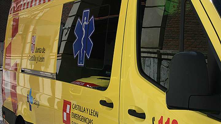 Cuatro heridos, dos de ellos menores, al chocar un autobús urbano y un coche en Ávila