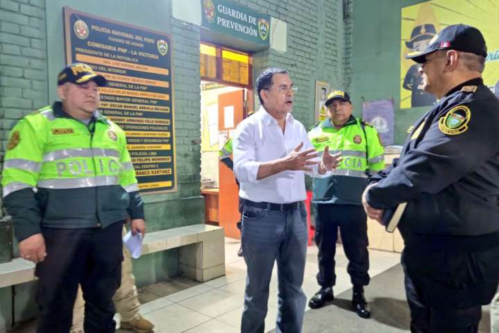 Ministros de Estado realizan visitas inopinadas a diversas comisarías de Lima