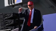 Estados Unidos ejecuta otro ataque a un barco con drogas en el Caribe y Trump sugiere operativos en tierra