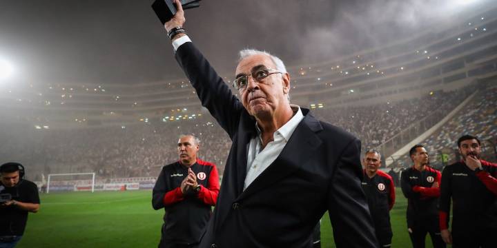 Álvaro Barco despejó dudas sobre la continuidad de Jorge Fossati en Universitario: “Más oficial no puede ser”