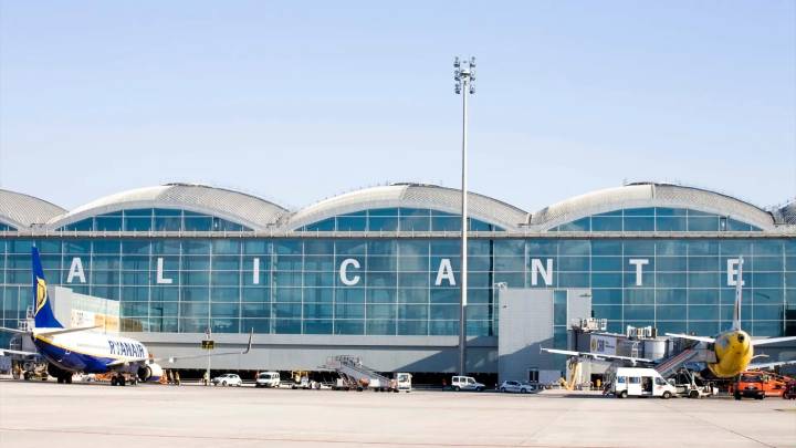 Un dron cerca de la pista de despegue obliga a cerrar el aeropuerto de Alicante